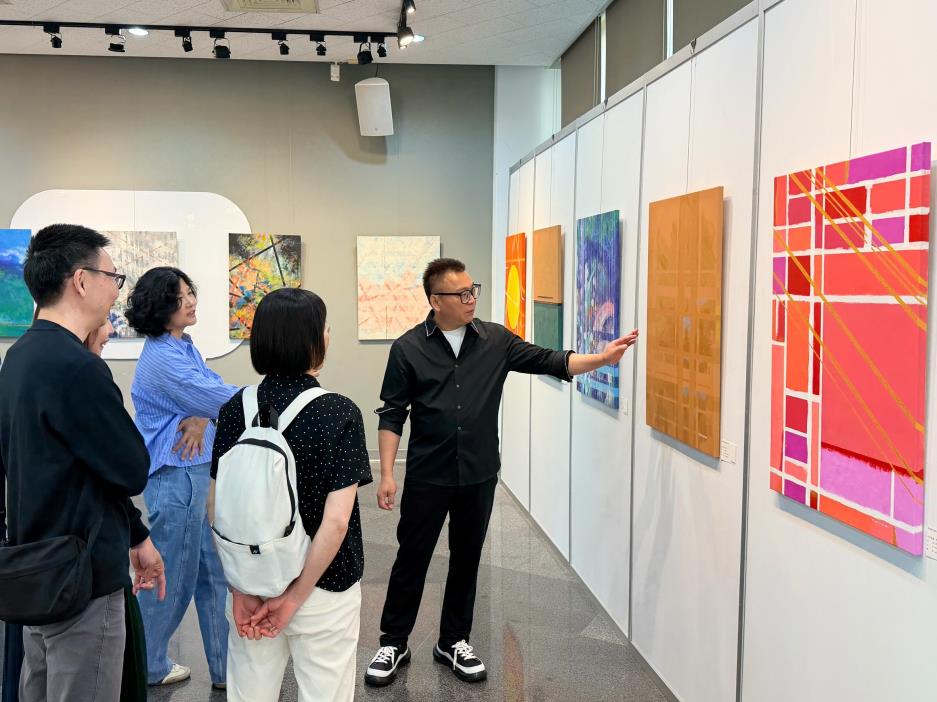 曾曄鴻老師現場導覽精彩作品