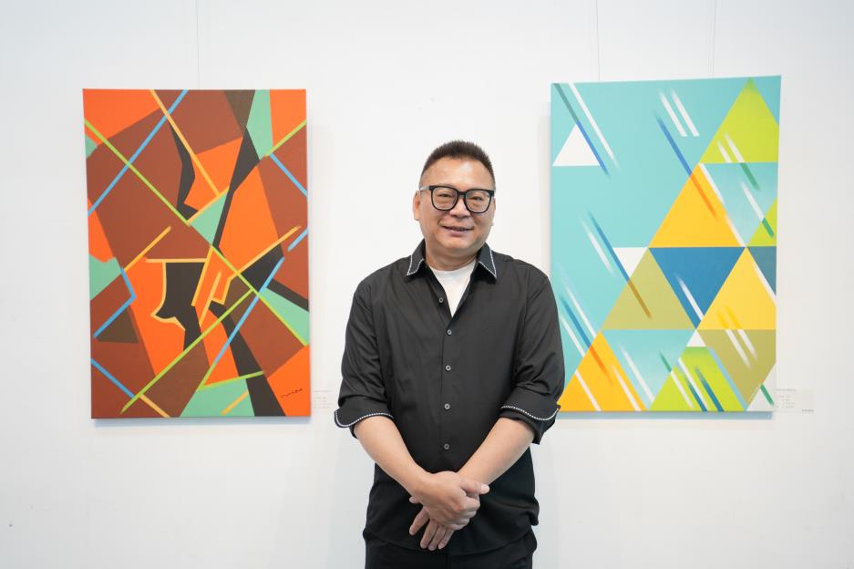 曾曄鴻-構成-左-三角-右