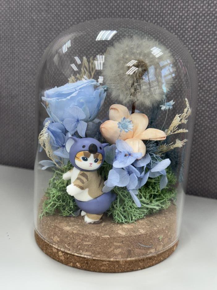 這次手作的木星球裡居住著希望蒲公英、甜美玫瑰與可愛公仔，就讓我們一起來完成這載著滿滿祝福的木星球吧。