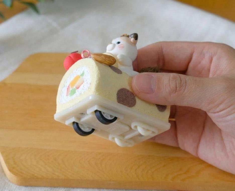 利用黏土製作仿真可愛的蛋糕捲