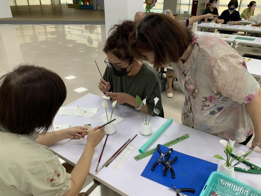 海芋製作，學習單片花瓣的包覆技巧