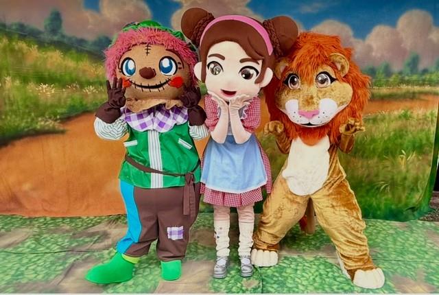 大家攜手組成最強冒險小隊，一路上互相扶持、突破挑戰，勇敢面對邪惡女巫的考驗！