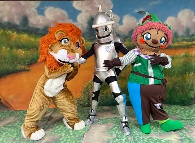 快來和他們一起踏上這場充滿驚奇、歡笑與感動的魔幻大冒險吧！