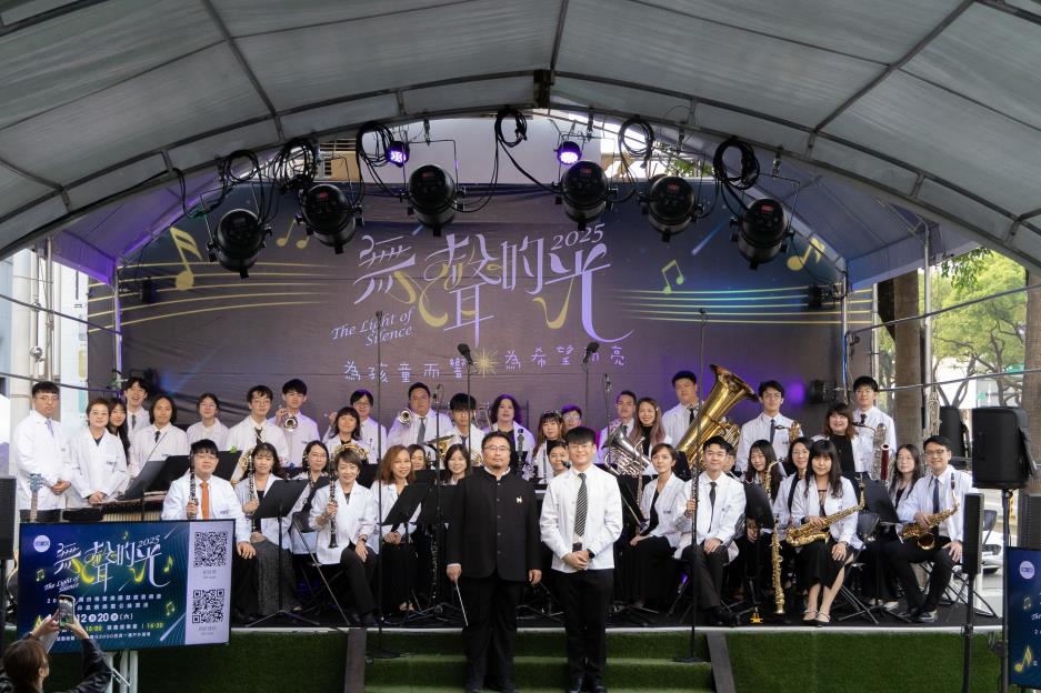 台灣白袍管樂團《颯紅之下，白袍之聲》劇照2