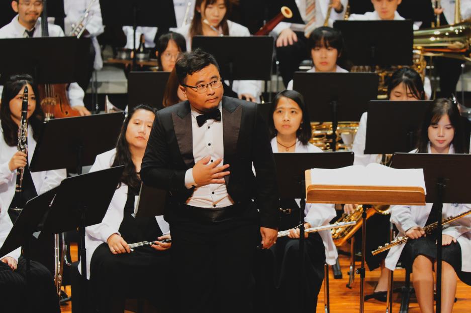 台灣白袍管樂團《颯紅之下，白袍之聲》劇照1