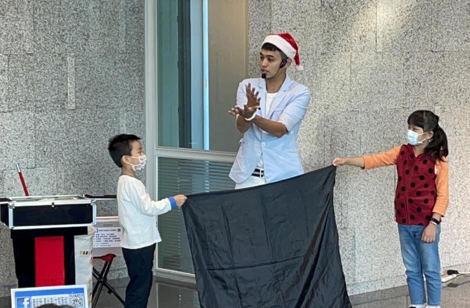 大熊葛格聖誕雜耍喜劇