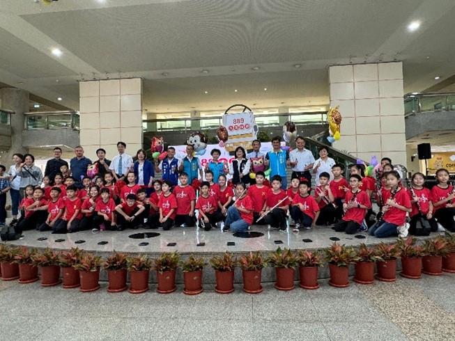南陽國小管樂團第27屆學員至臺中市政府陽明大樓參與活動演出